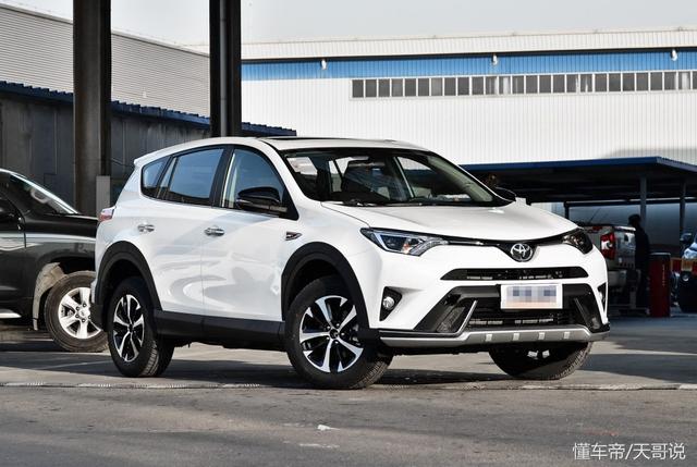 2018款丰田-RAV4荣放全面升级，造型更前卫，售价17.98-26.98万