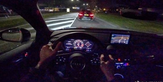 宝马晚上开车真实图片