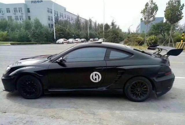 三万多你就可以开上超跑, 开这辆车去撩妹, 那绝对一撩一个准
