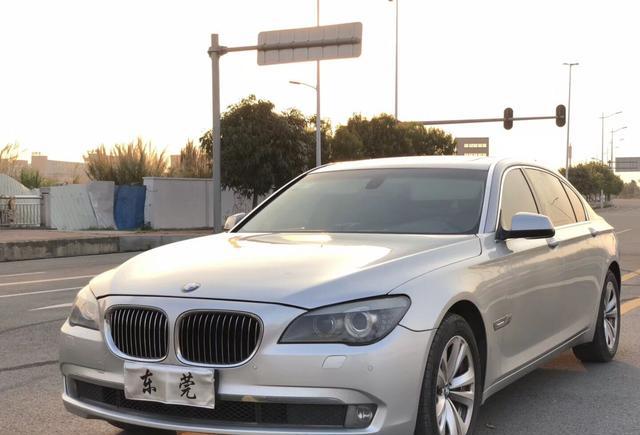 这车10多W拥有 2012年宝马730 银色黄内