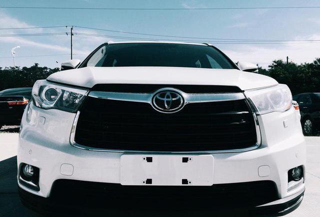 汉兰达买了绝对不后悔 不用在纠结买速腾了 差距还是有的