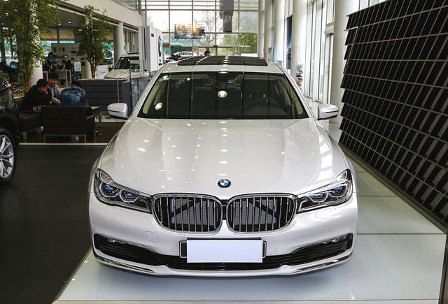 2.0T宝马7系Li730，8速手自一体，百公里加速和油耗都是6.3！