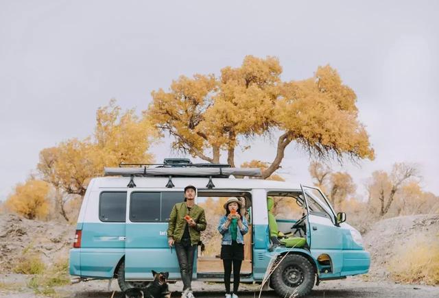 这个花3个月改装的房车, 带他们走过了3万公里的旅行路