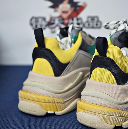 王思聪战队IG夺得LOL S8冠军,成员上脚的鞋子