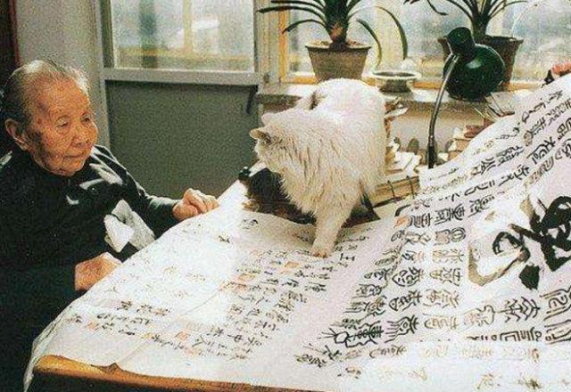 冰心墓碑上被孙子写上教子无方, 枉为人表八