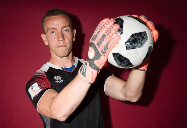 央视解说深夜掏心窝子,指出中国足球无缘世界