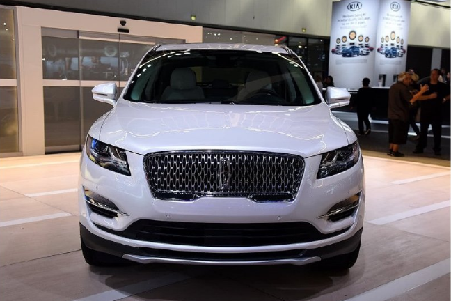 豪华不输BBA，2.0T配6AT，从46万降至25万，买奔驰GLC不如买它