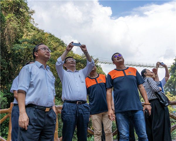 广东清远古龙峡玻璃平台与桥安全吗?副省长也