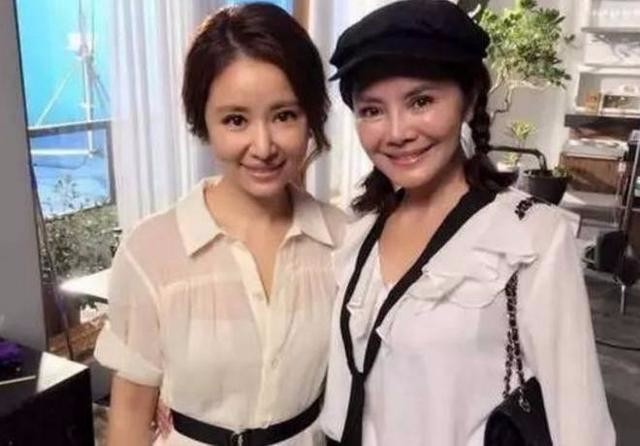 李小璐婆婆,杨颖婆婆,林心如婆婆,婆媳关系简直天壤之别