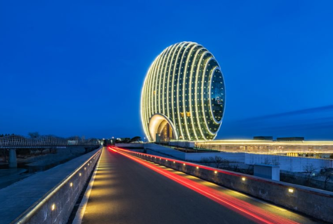 现代十大建筑奇迹中国有两座建筑上榜