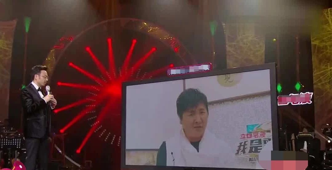 明星应对突发事件:黄渤淡定,杨幂机智,最后一位