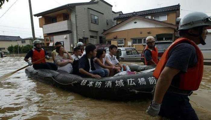 人祸比天灾更可怕! 日本人的高素质! 在暴风雨