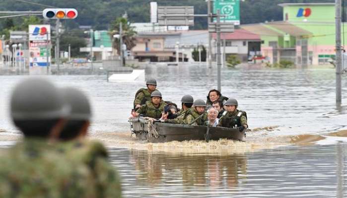 人祸比天灾更可怕! 日本人的高素质! 在暴风雨