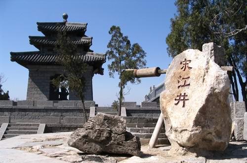 寻找梁山泊下的古城...