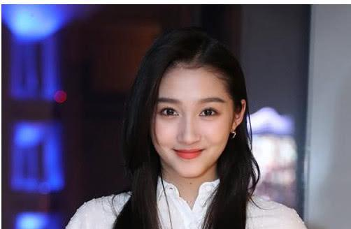 高考626分身世背景碾压关晓彤,网友学霸地位不