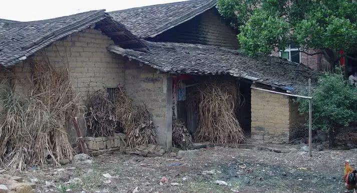 为什么很多外国人觉得中国人很穷,吃不饱穿不