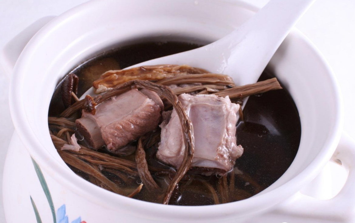 炒菜放油太多,不利于健康,用这几个少油技巧既