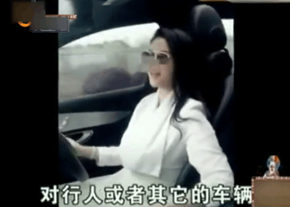 网友举报抖音女主播开车录视频, 被交警扣2分