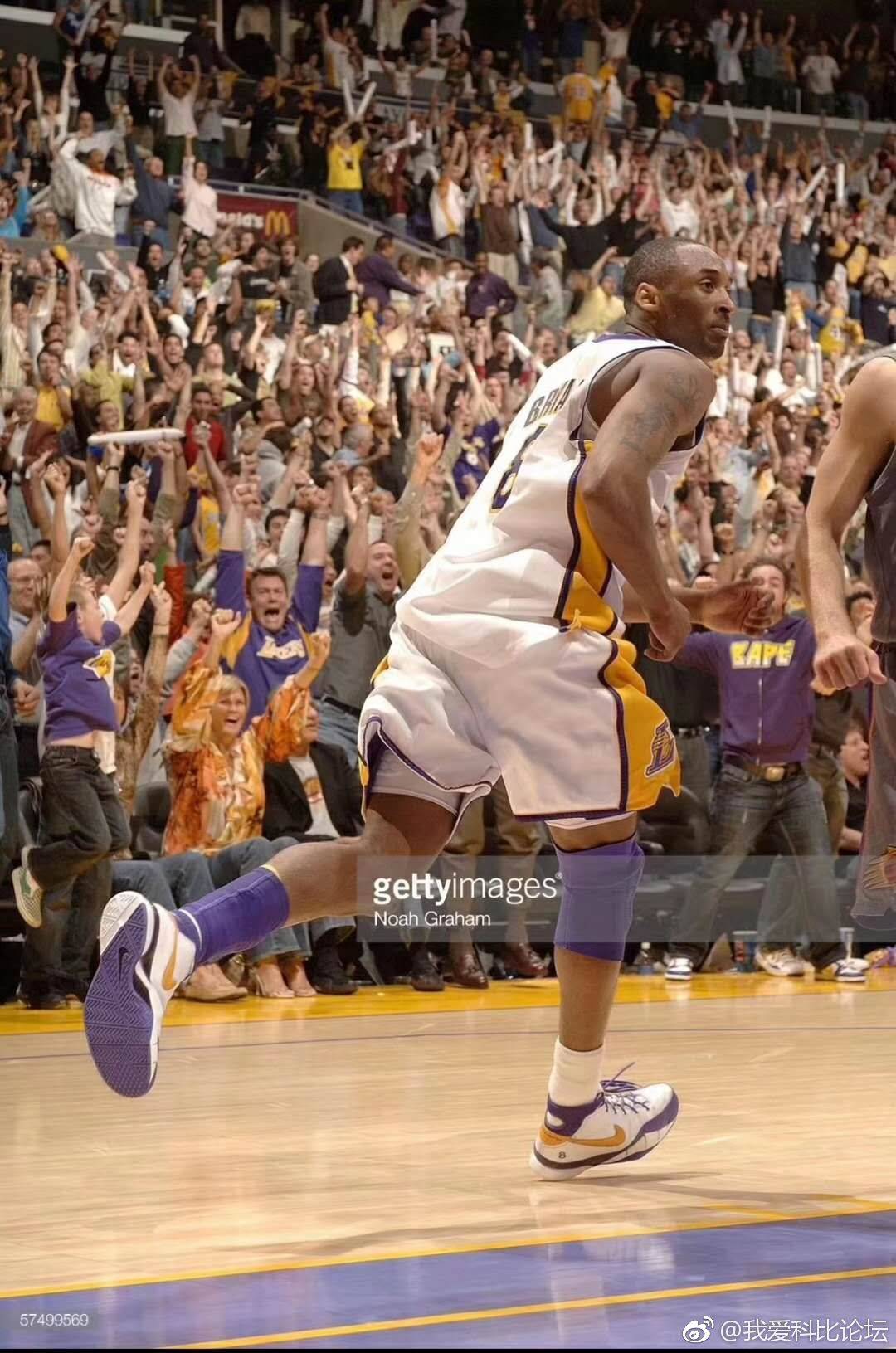 2006年的今天,@kobebryant 对太阳双绝杀!科比先是在第四节还剩0.