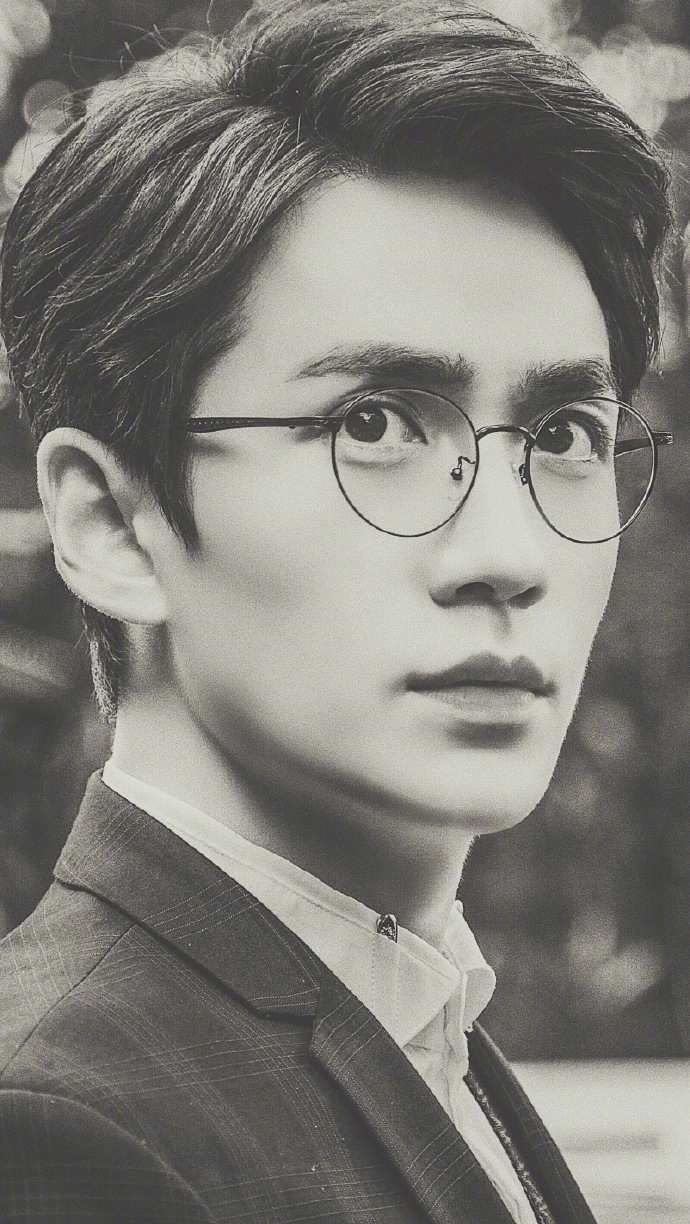 朱一龙老师一组老照片风格的壁纸,真滴太好看了!!! cr.风蚀魔菇