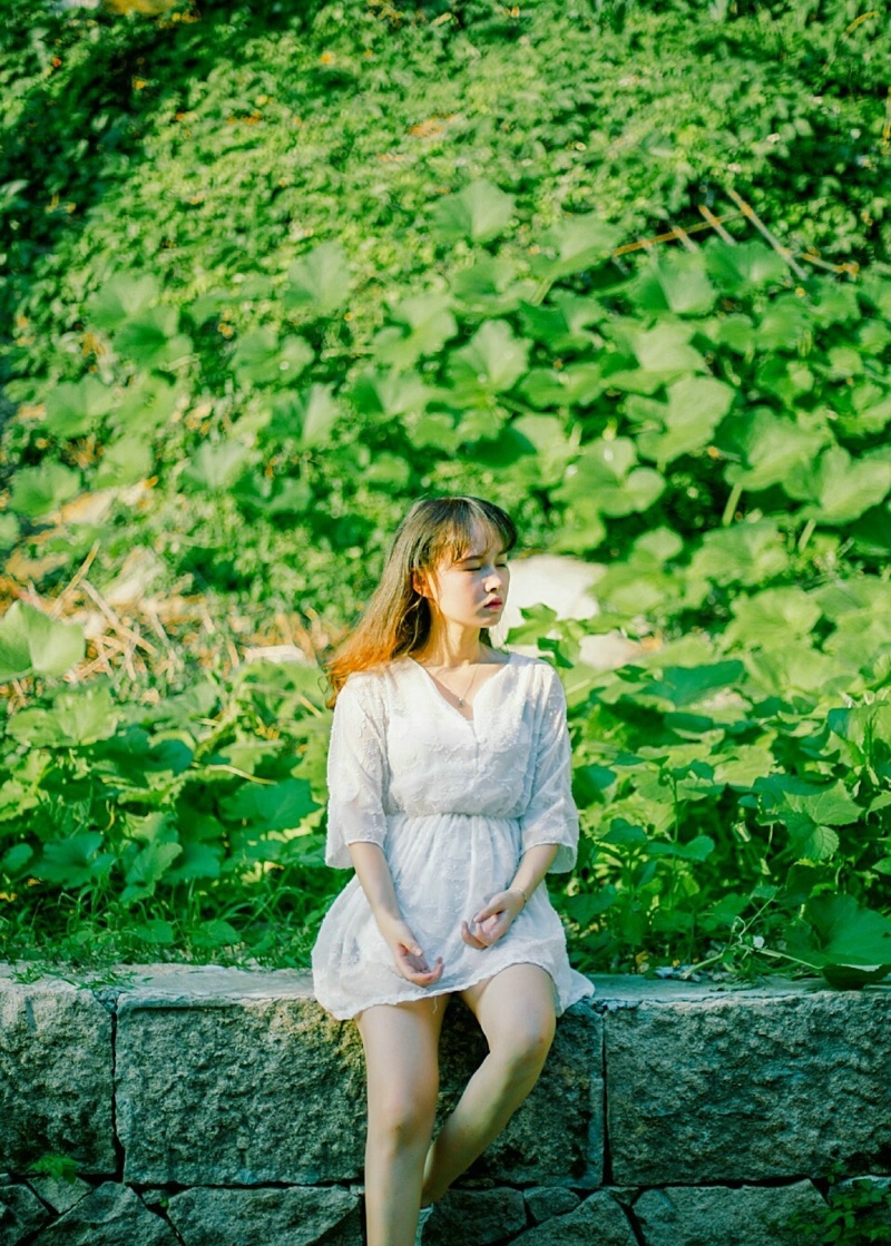 阳光下的白裙长发美女温婉大方写真集 @微相册 @微博摄影