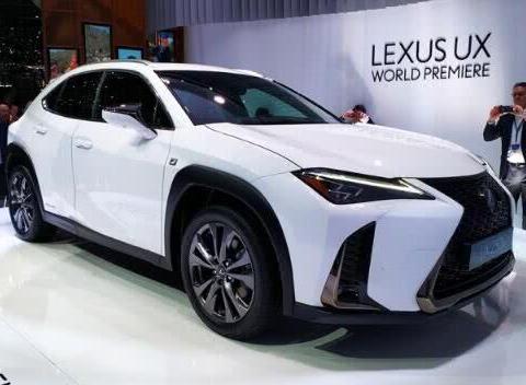 丰田又火了，新车比宝马X1更气派，纯进口油耗仅5L，不足24万！