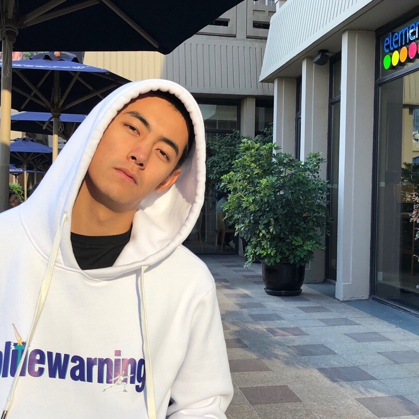 纪凌尘 就算是直男视角也会好看的长相