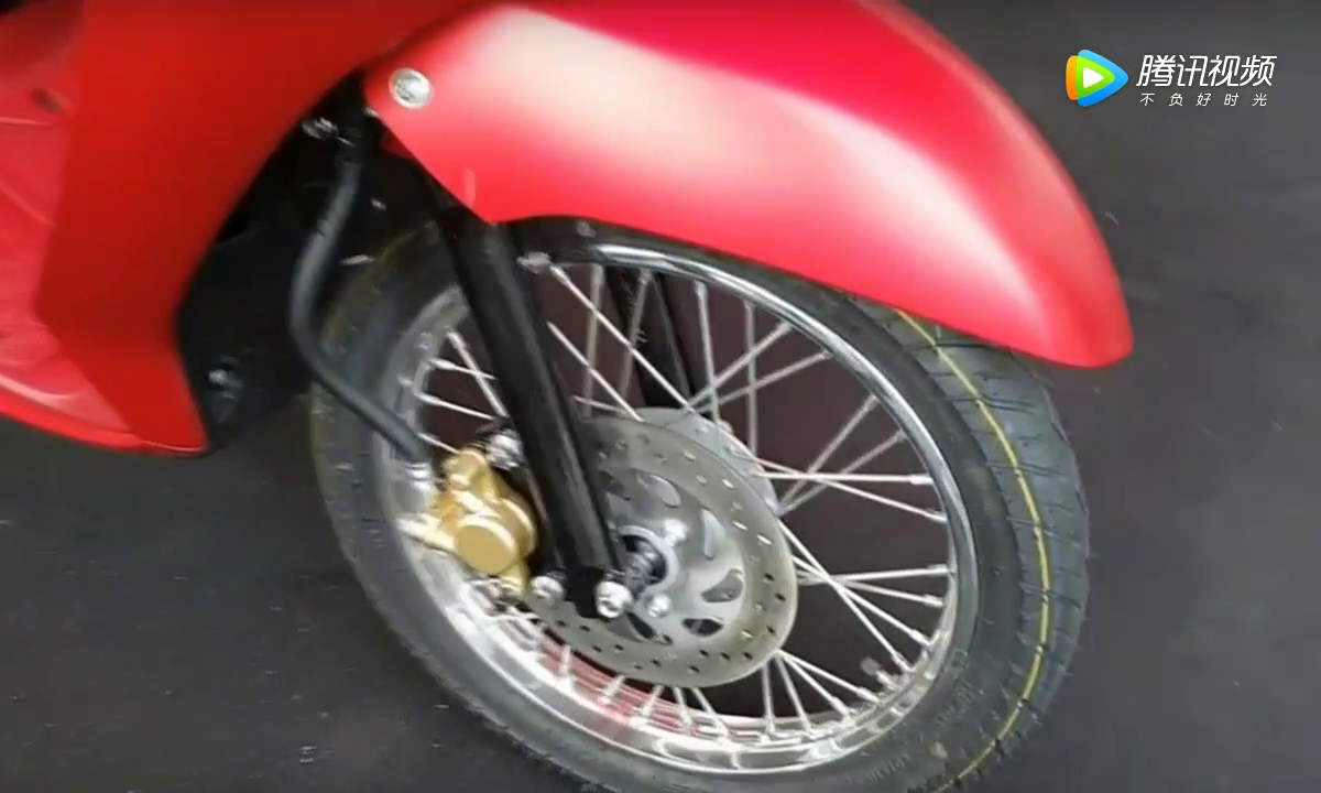 看上了这辆雅马哈125摩托车，一问价格吓坏了，还是电动车好骑