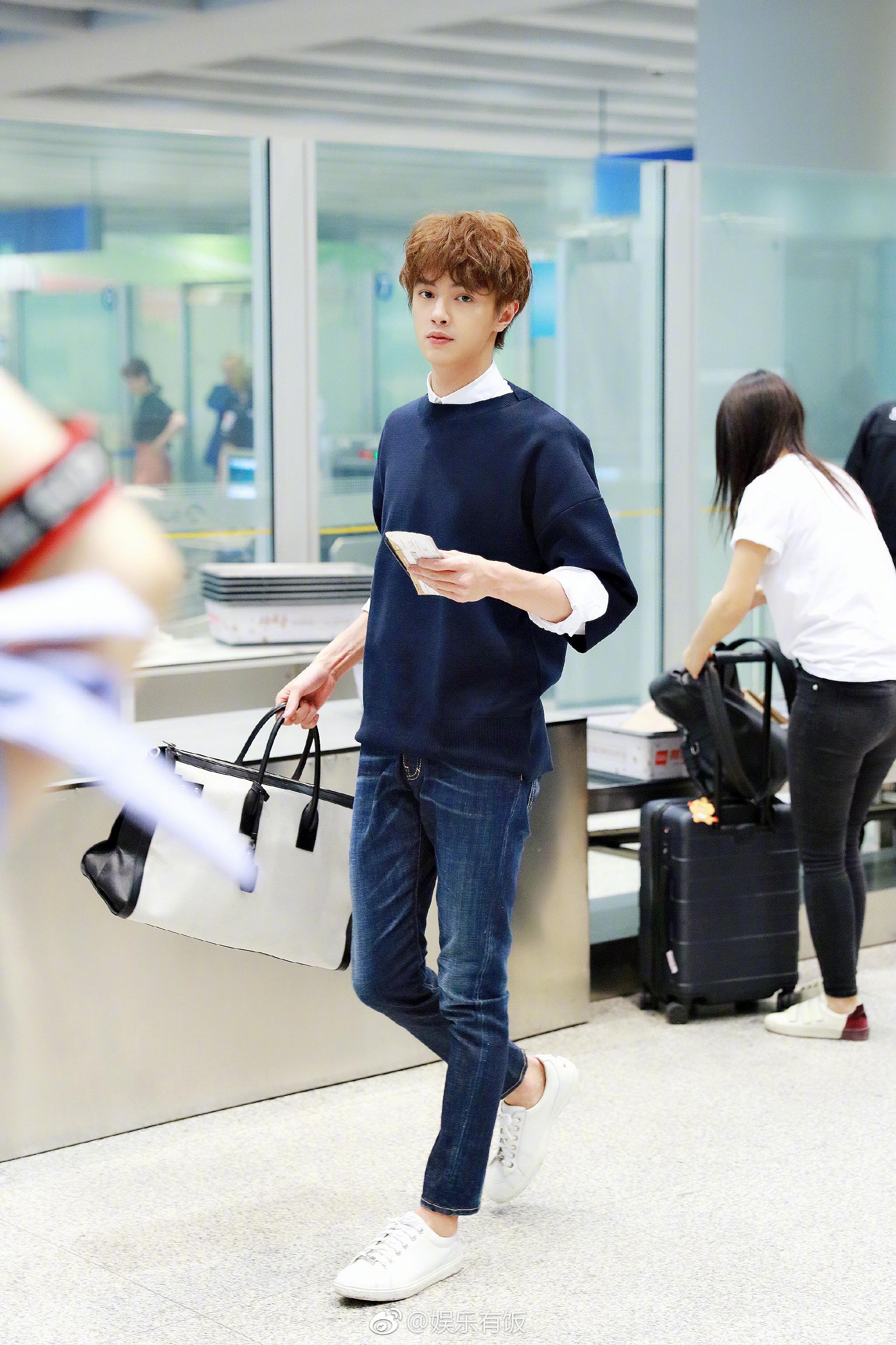 新F4 现身机场,从北京赶赴长沙录制快乐大本营