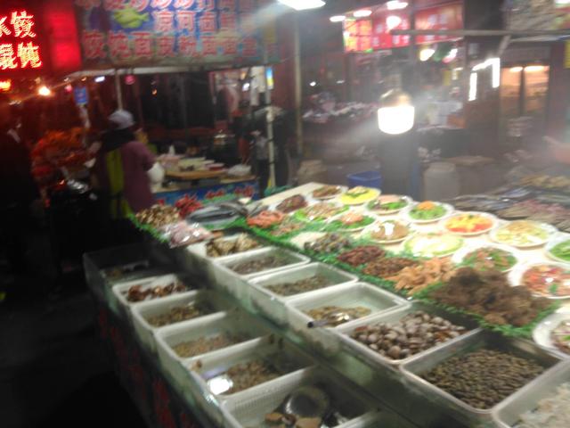 威海夜市坐落于威海环翠区的中心地带.