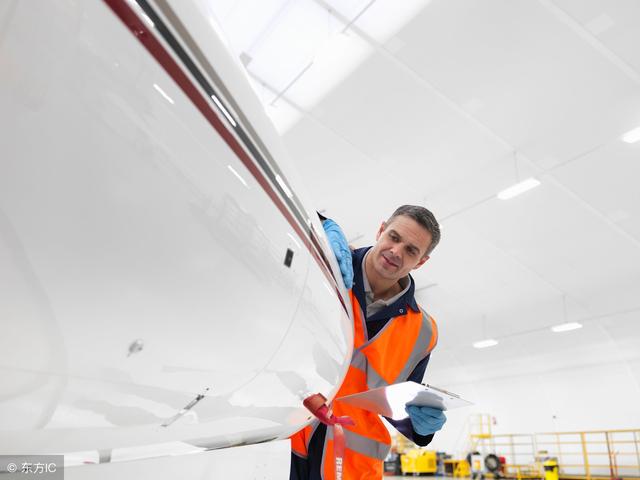 四川航空飞机挡风玻璃破裂紧急备降成都,你还