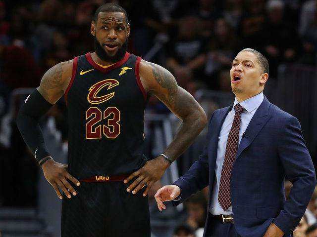 24位专家竟无一人相信骑士能夺冠,詹姆斯真要