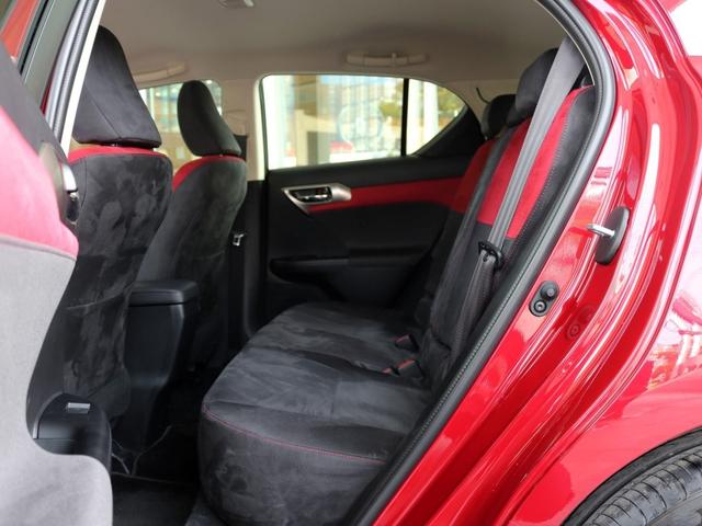 手握22万还在考虑迈腾？这豪车纯进口，全系标配10气囊，油耗4毛