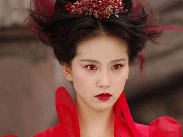 女神黑化,赵丽颖刘诗诗靠化妆撑起,而她只要一