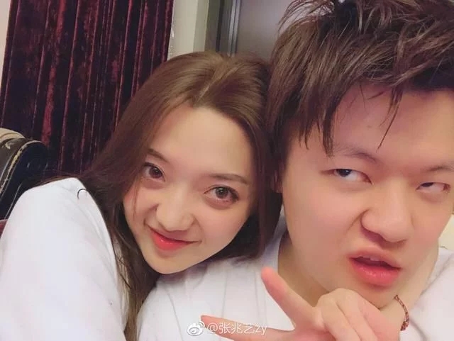 《快乐星球》中的冰柠檬如今变网红脸,男友竟撞脸PG One!