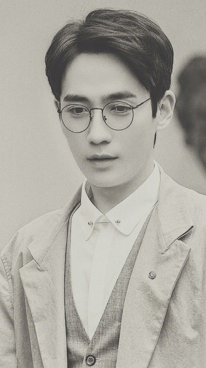 朱一龙老师一组老照片风格的壁纸,真滴太好看