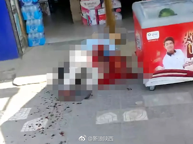 302路公交上发生伤人事件 多人受伤