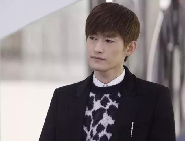 张翰晒与同学聚会,明显年轻一大截,再证有明星