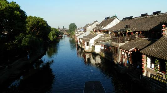 男孩每晚坚持给女孩发晚安,有一天却说了再见