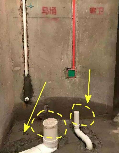 方便以后使用智能马桶盖故在马桶右边预留插座,左边是马桶的进水管.