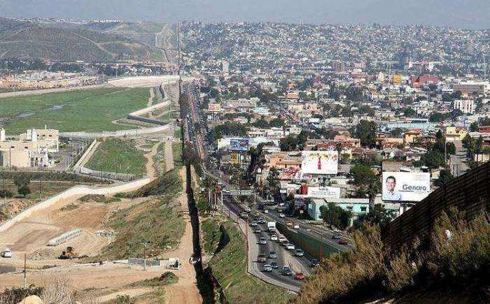 美墨边境墙世上最自私的墙一墙之隔两个世界