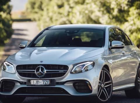 2018年梅赛德斯amg E63能够与真正的超级跑车混合