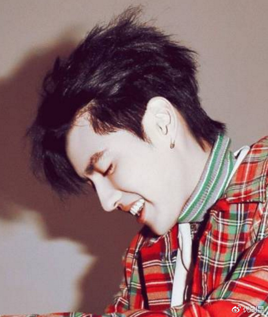 吴亦凡娜扎在一起?网曝苏芒牵线下互加微信?