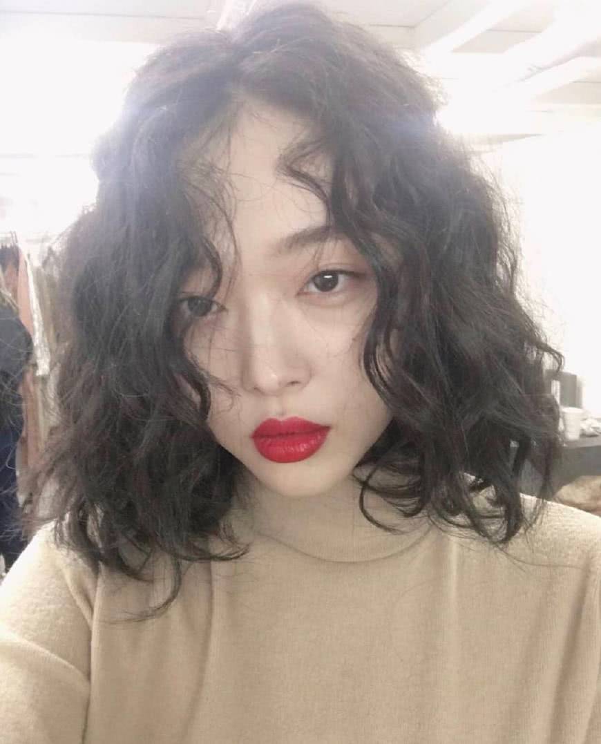 韩国时下最流行的发型,泡面头就连女星也纷纷