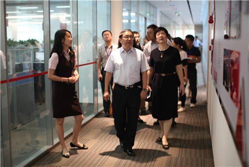 在银行一次性存一亿,一年有多少利息?又能享受