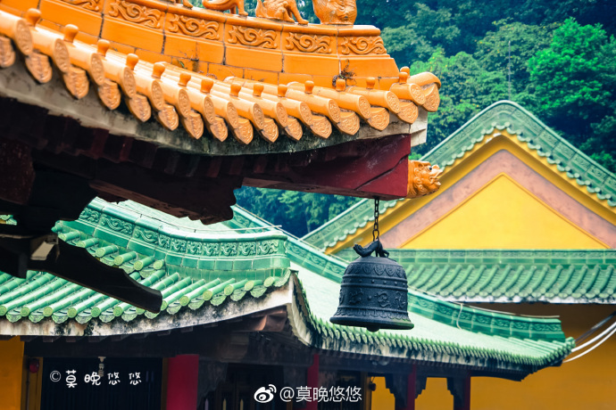 玉台寺位于江门新会圭峰山的山腰，是一座历史悠久的寺庙