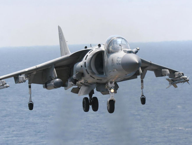 中国歼18垂直起降战机曝光: 美国这样评价