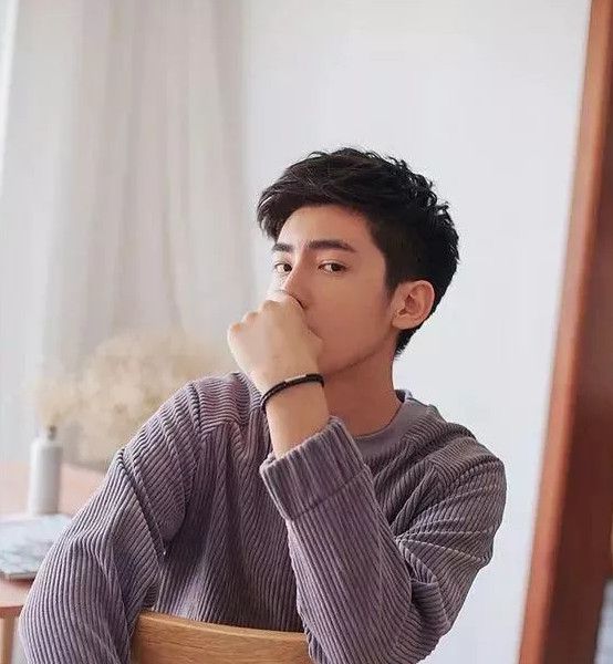 20岁出头的男生最爱的小奶狗发型,剪了就变帅!