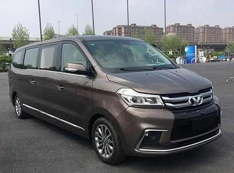 发动机20万，看前排10万，一坐后排至少80万，这国产吊炸天