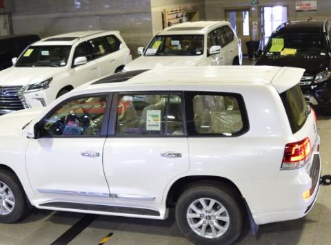 丰田酷路泽4600遥启绞盘版，外形经典，内饰很low